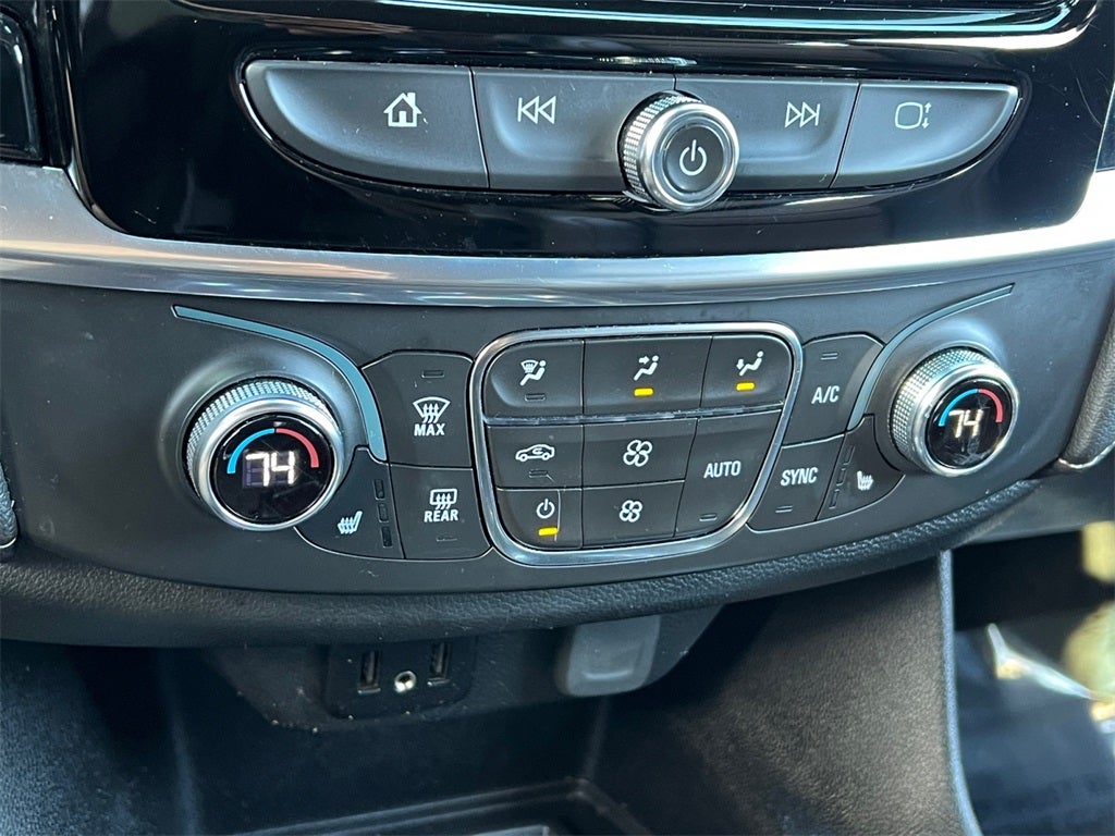 2022 Chevrolet Traverse LT Leather