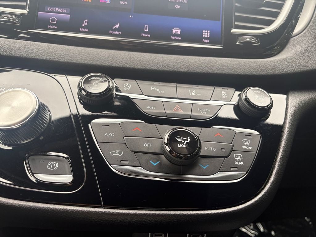 2025 Chrysler Pacifica Select