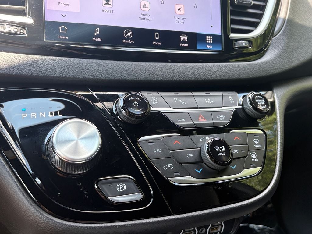 2025 Chrysler Pacifica Select