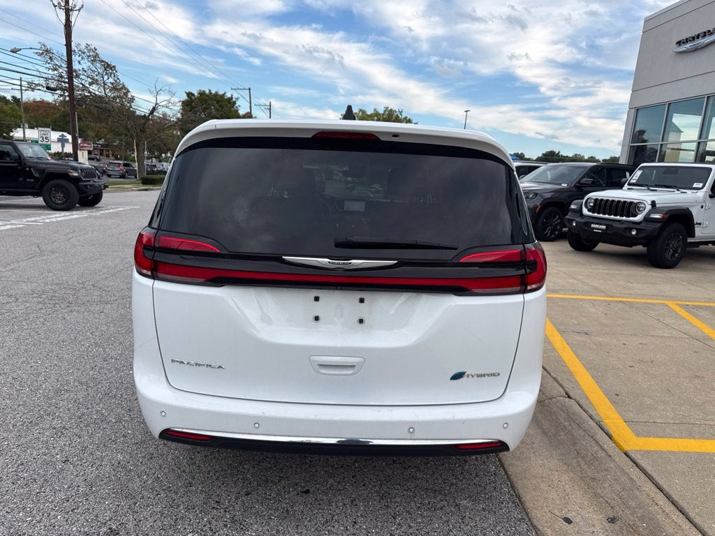 2024 Chrysler Pacifica Hybrid Select