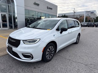2024 Chrysler Pacifica Hybrid Select