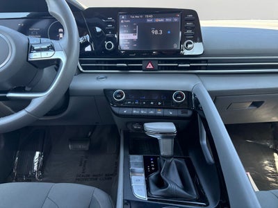 2022 Hyundai Elantra SEL