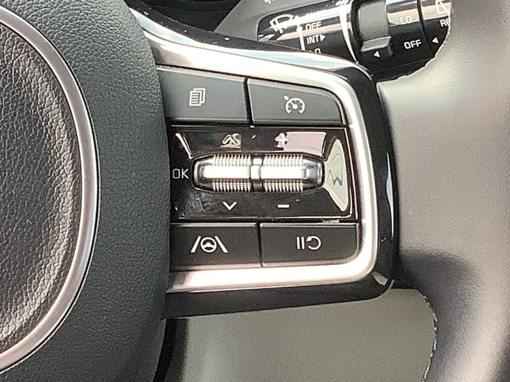2024 Kia Carnival LX