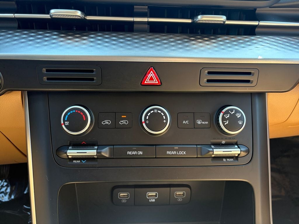 2024 Kia Carnival LX
