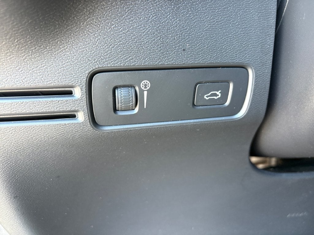 2022 Volvo XC40 Recharge Pure Electric P8