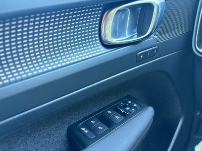 2022 Volvo XC40 Recharge Pure Electric P8