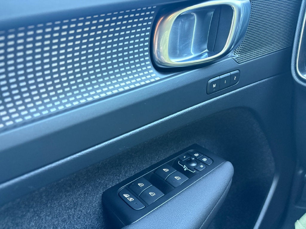 2022 Volvo XC40 Recharge Pure Electric P8