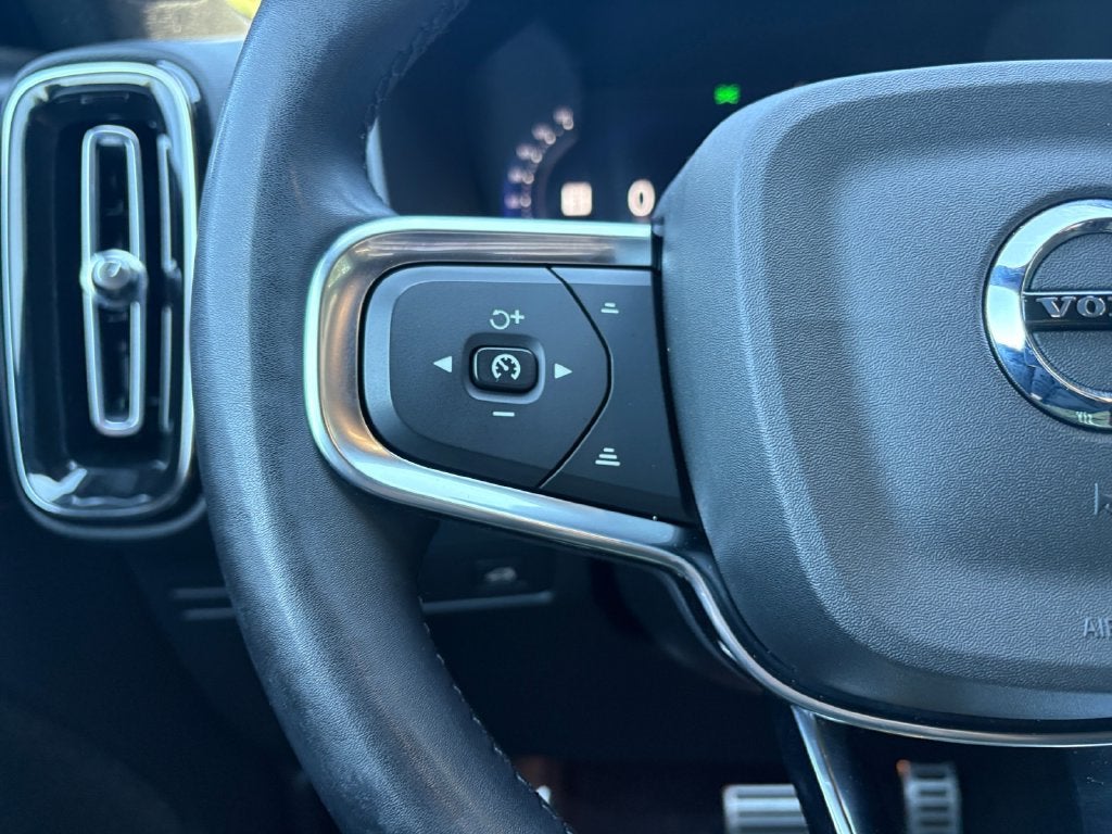 2022 Volvo XC40 Recharge Pure Electric P8